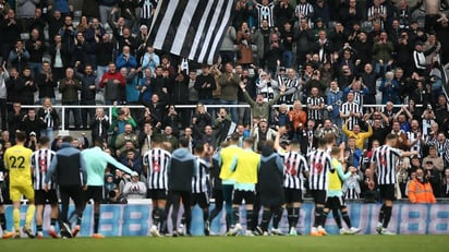 Manchester United pasó a la final de la FA Cup y el Newcastle aplastó a Tottenham