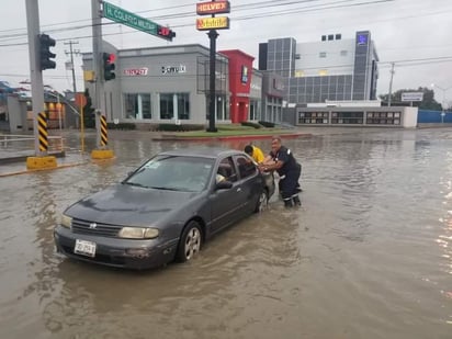 Autoridades continúan trabajo de limpieza ante inundaciones por tormenta ‘mañanera’