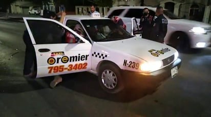 Accidente deja a un taxista lesionado