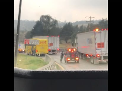 En la carretera Orizaba-Puebla varios encapuchados cometen un asalto masivo