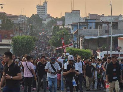 'Viacrucis migrante' exige justicia por muerte de 40 personas en incendio de Ciudad Juárez