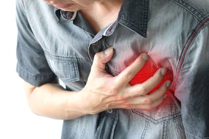 3 señales para diferenciar un ataque de pánico y un ataque cardiaco: Un dolor en el pecho puede ser resultado de un ataque de pánico o un ataque cardiaco. 