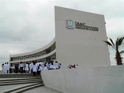 45 de 341 aspirantes a la Escuela de Medicina, aplican 