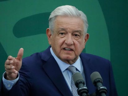 AMLO reaparece tras contagio de covid; tuve 'desmayo transitorio'