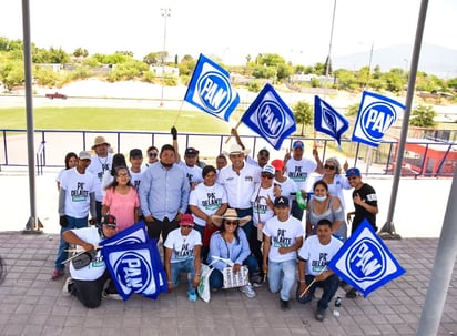 Alfredo Paredes recorre colonia El Pueblo