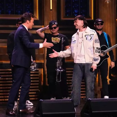 Peso Pluma hace historia en 'The Tonight Show, de Jimmy Fallon'