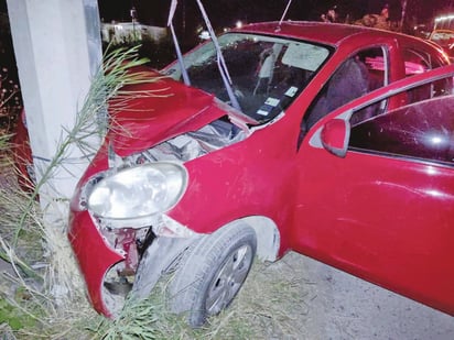 Conductora esquiva perro y choca contra poste en Las Flores