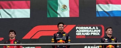 Checo Pérez vuelve a ganar en las calles de Azerbaiyán