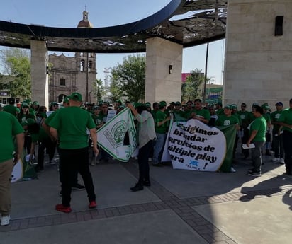 Telefonistas se unen a marcha en conmemoración al Día del Trabajo