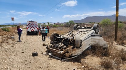 Maestras terminan lesionadas en volcadura en la carretera Ramos Arizpe-Monclova