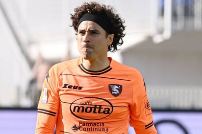 Ochoa vuelve a brillar con el Salernitana y la serie a lo reconoce