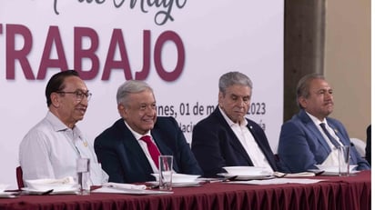 AMLO se rodea de líderes sindicales señalados y en discurso por el Día del Trabajo dijo garantizar la libertad sindical