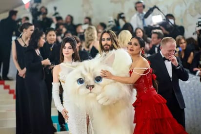 ¡Jared Leto lo vuelve a hacer! Se viste de Choupette