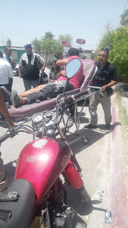 Conductora arrolla a motociclista en la colonia Chinameca de Monclova