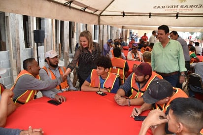 Ayuntamiento festeja el día de la Santa Cruz con sus trabajadores