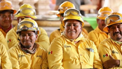 'Chema' estimula a brigadistas contra incendios  