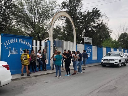 Padres de la Escuela Ford 128 exigen la inmediata destitución de la directora