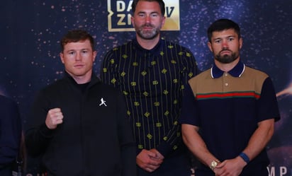 ¡Todo listo! Canelo Álvarez y John Ryder cumplen con el peso: Los boxeadores vencieron a la báscula acompañados de un espectáculo