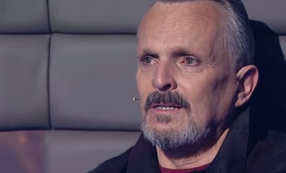 Miguel Bosé rompe en llanto: Mónica Naranjo lo conmueve con su canto y sus palabras: El cantante recibió un homenaje que lo dejó sin palabras