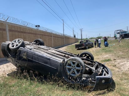 Conductor que remolcaba un vehículo vuelca en la 57