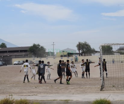 Partido de fut se convierte en batalla campal