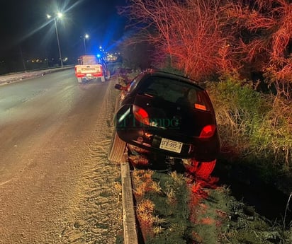 Conductor se salva de caer a barranco en el bulevar Santa Cecilia de Castaños 