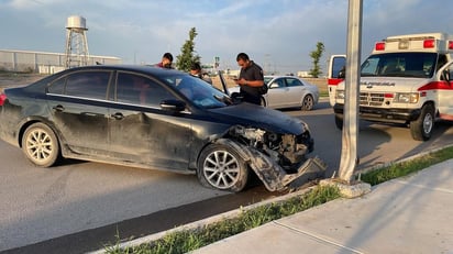 Trabajador de RASSINI choca contra poste tras falla mecánica