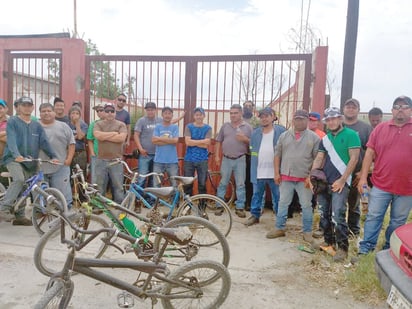 Los trabajadores de Talleres Patiño paran labores por falta de pago