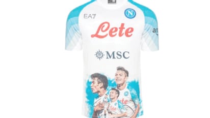 Napoli vende playera personal de Chucky Lozano 