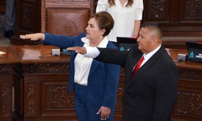 Rogelio Obregón Galarza toma protesta como diputado local