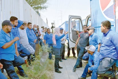 Repartidores de refresco paran labores por 'bajas' utilidades