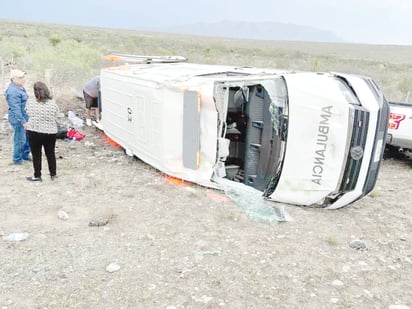 Ambulancia de SAMU vuelca en 'La Muralla' de la Carretera Federal número 57