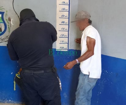 Adulto mayor acosa a enfermeras de la clínica 86 de Monclova