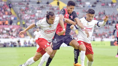 Chivas perdona y Atlas vence en el primer asalto de la serie que va 1-0