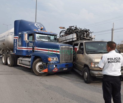 Familia de paisanos fue embestida por tráiler en Monclova