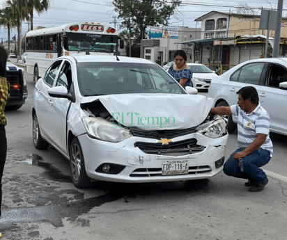 Mujer provoca fuerte choque por alcance en la Regina de Monclova