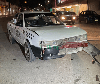 Cafre deja 'haciendo gestos' a un taxi