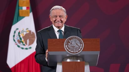 AMLO da 'regalo' del 15 de mayo a maestros; anuncia aumento para que ninguno gane menos de 16 mil pesos