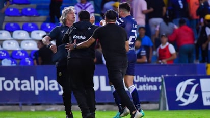 Paco Ramírez, técnico de Celaya, cachetea a Scoponi y asegura estar harto de los argentinos