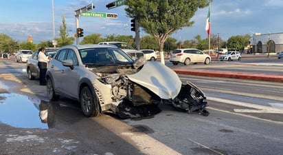 Accidente vial frente a presidencia deja daños considerables