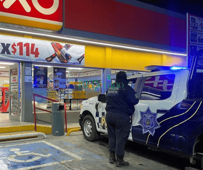 Delincuente armado con pistola asalta Oxxo de Paraderas del Sur