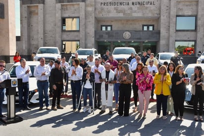 Dependencias municipales reciben vehículos