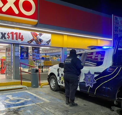 Delincuente armado con pistola asalta Oxxo de Paraderas