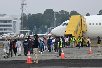 Guatemala recibe primer grupo de migrantes deportados bajo Título 8