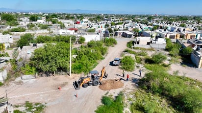 Revisan avance en la introducción de drenaje en la colonia Chinameca 