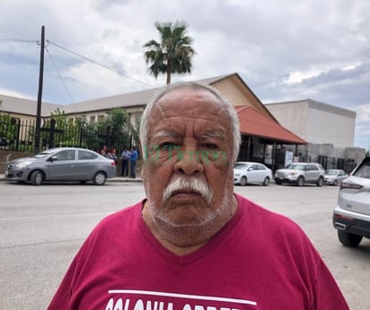 Vecinos se quejan de falta de pavimentación y que la Salle toma calles de estacionamiento 