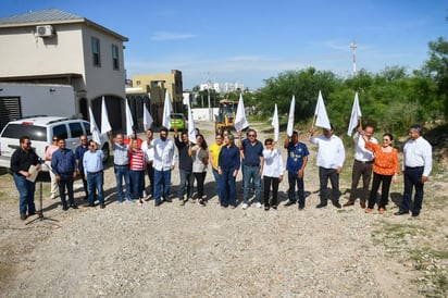 Dan banderazo de obra de pavimentación en Colinas 