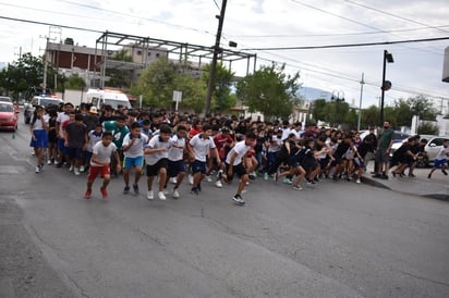 Secundaria 'Harold R. Pape' realiza carrera atlética 2023