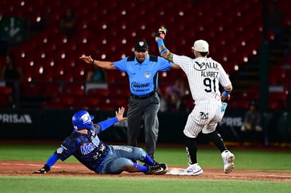 Mariachis apalean a Acereros y les ganan la serie, el juego 10-5