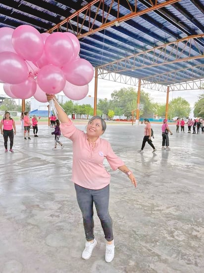 Leticia Carrillo brinda apoyo a familia de Verónica, trabajadora social fallecida